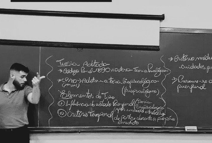 Daniel Bonora em sala de aula